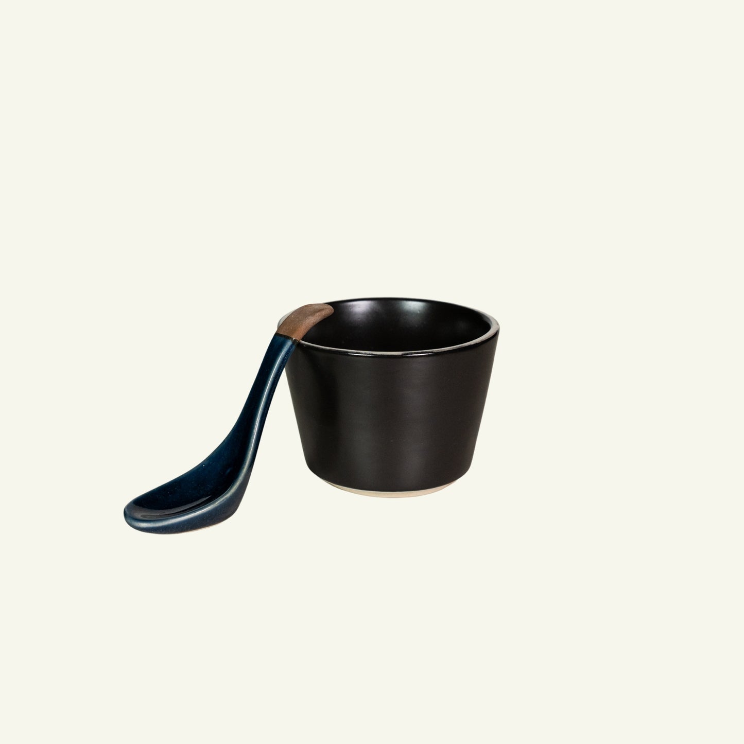 Tapered-Out Edge Single Portion Bowl